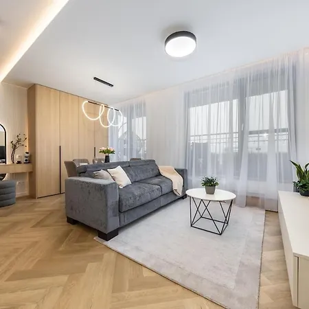 Citypark Skyline With Balcony & Free Parking Appartement