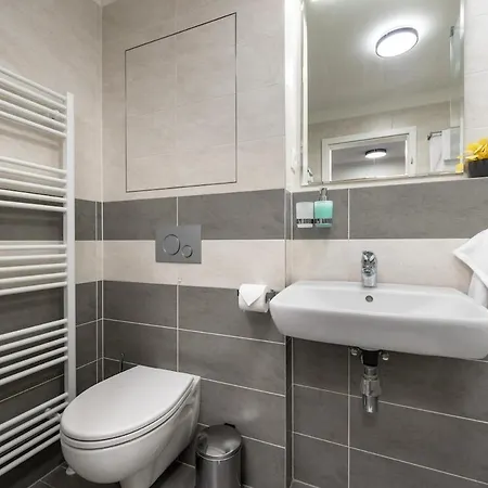 Appartement Citypark Skyline With Balcony & Free Parking *