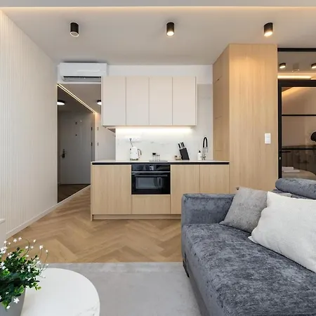 Citypark Skyline With Balcony & Free Parking Appartement *